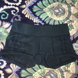 Lululemon boogie shorts!! Amazing condition!!